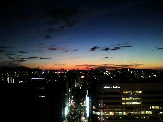 博多駅屋上の夕暮れ